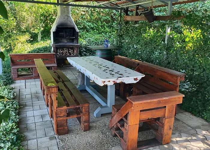 Data Bivalni Vikend * Gruskovec